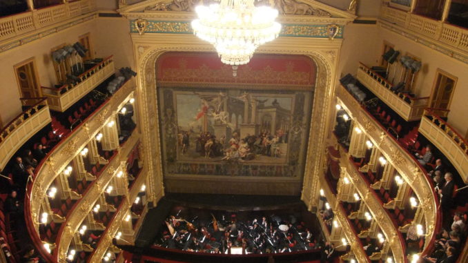 Народный театр в Праге, Чехия.
