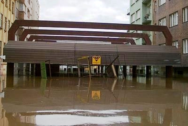 Наводнение в Праге (станция метро), 2002 год.