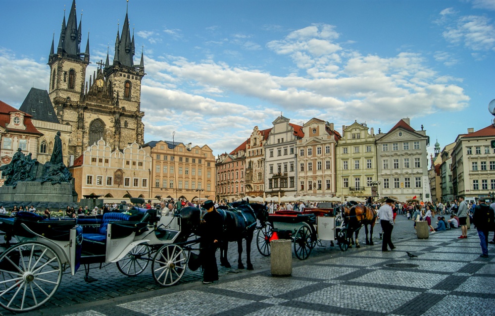 Достопримечательности Чехии. Прага, Староместская площадь, церковь Девы Марии перед Тыном.