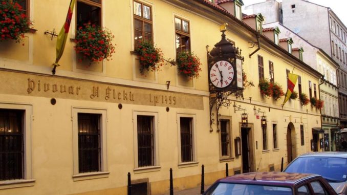 Пивной бар "У Флеку" — это старейшая пивная Праги и настоящее достояние Чехии.