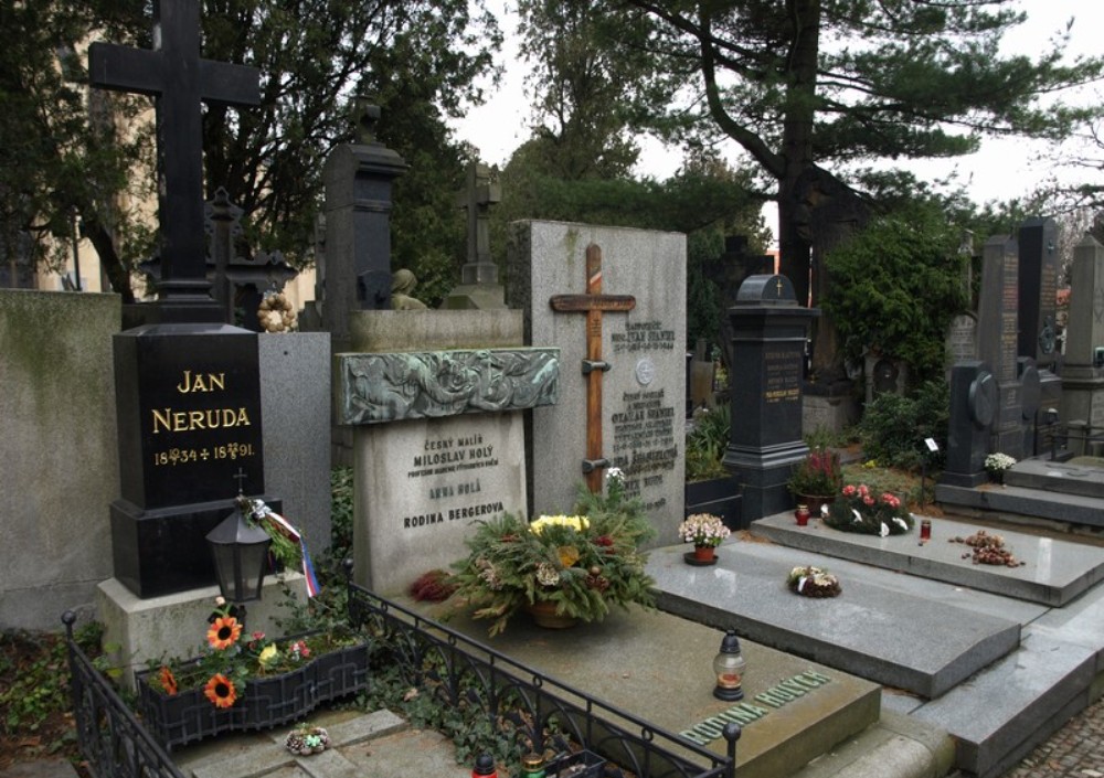 Вышеградское кладбище в Праге.