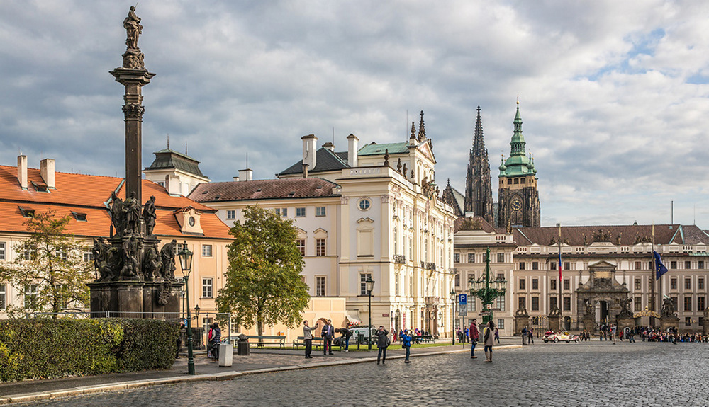Градчанская площадь в Праге.