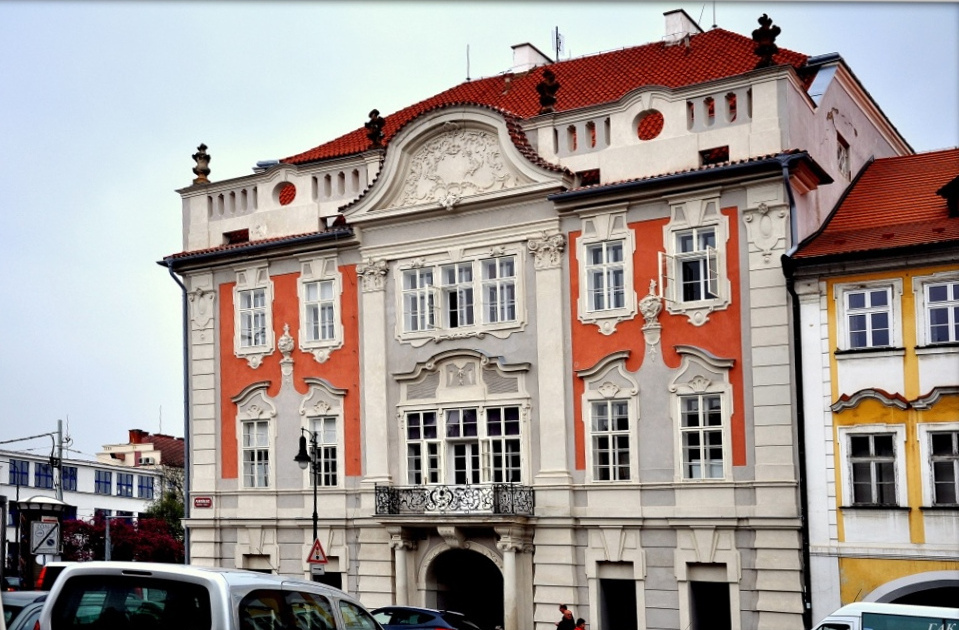 Дворец Кучеры на площади Погоржелец в Праге.